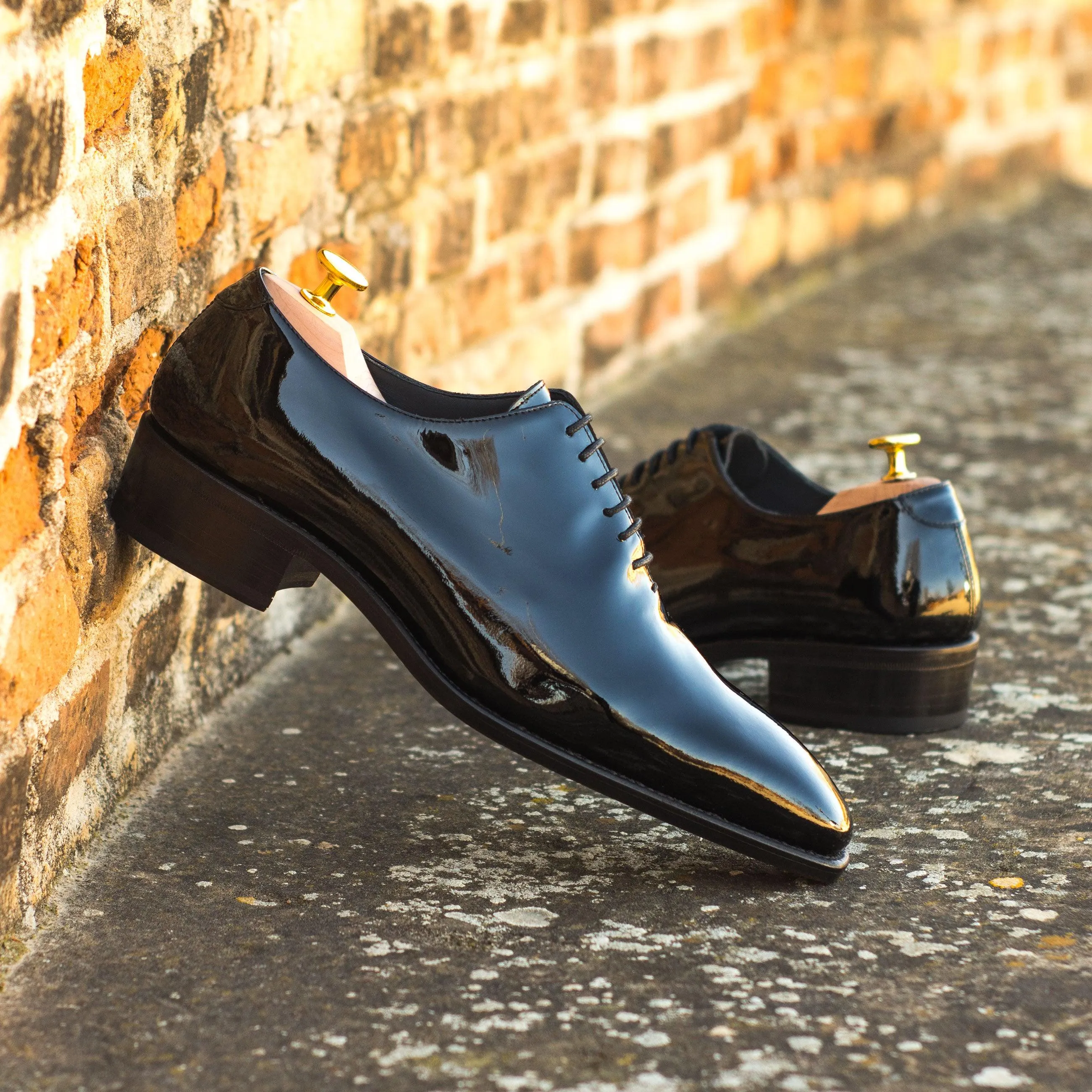 Black Patent Leather Wholecut Shoes with Cuban heel