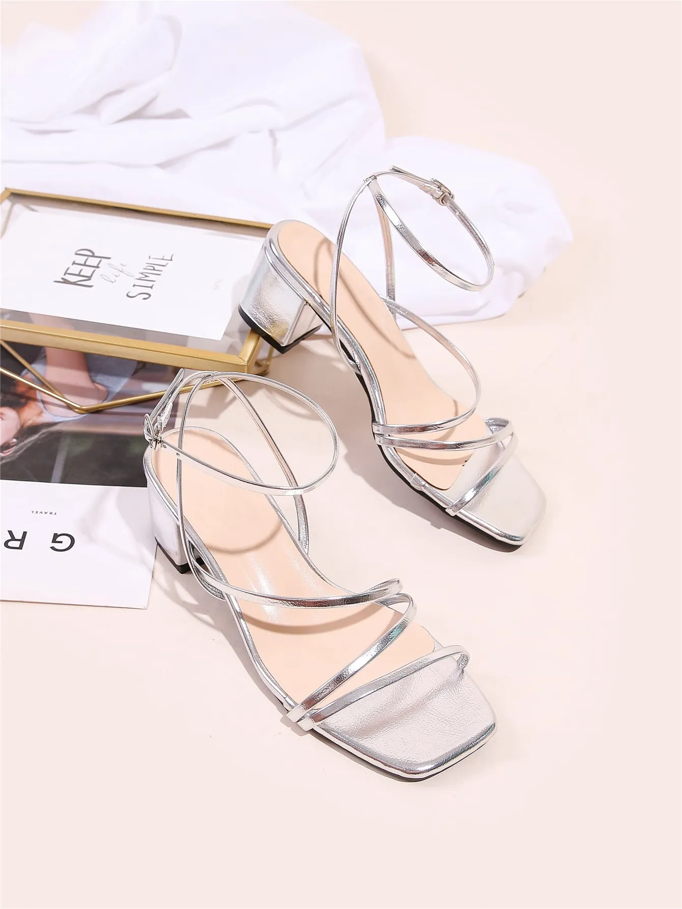 Minimalist Buckle Decor Ankle Strap Sandals