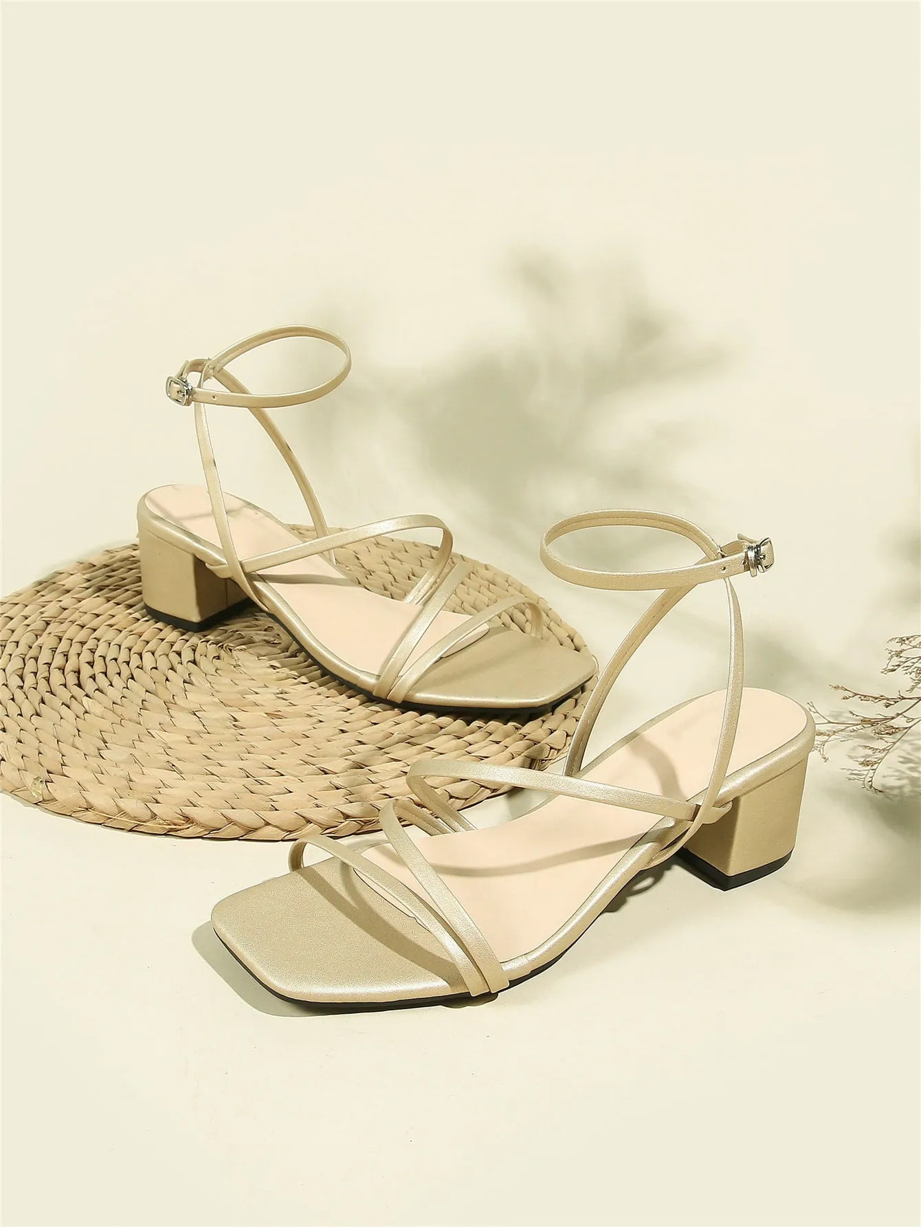 Minimalist Buckle Decor Ankle Strap Sandals